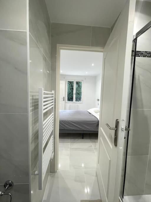Appartement Cosy Et Moderne Proche De Disneyland Bussy-Saint-Georges Bagian luar foto