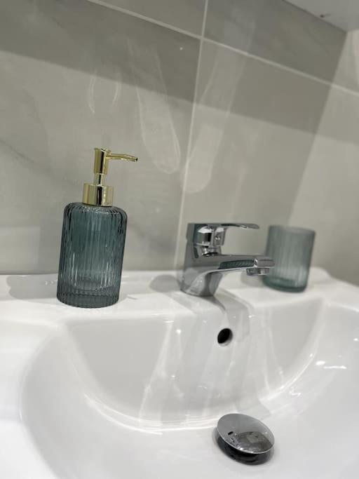 Appartement Cosy Et Moderne Proche De Disneyland Bussy-Saint-Georges Bagian luar foto