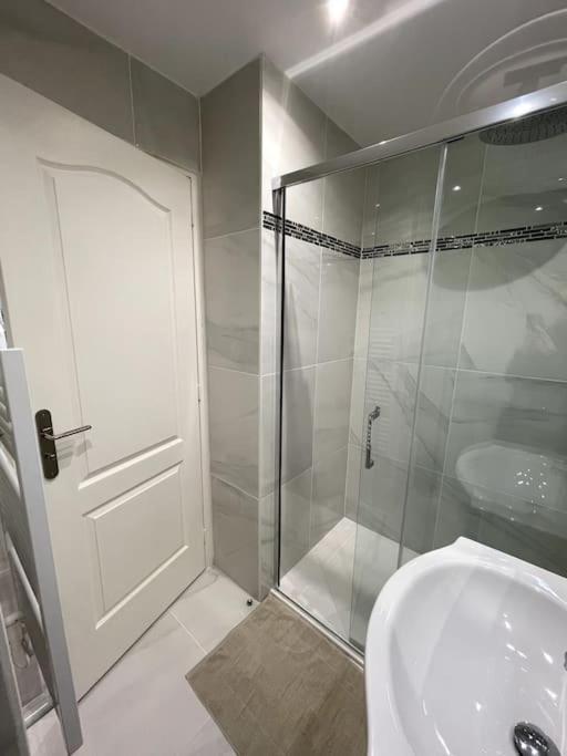 Appartement Cosy Et Moderne Proche De Disneyland Bussy-Saint-Georges Bagian luar foto