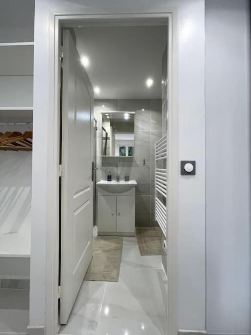 Appartement Cosy Et Moderne Proche De Disneyland Bussy-Saint-Georges Bagian luar foto